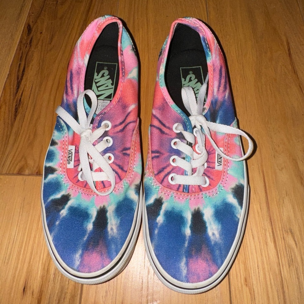 Tie dye vans never worn!  Size women’s 7
